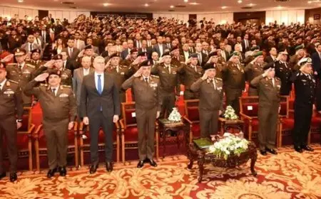 وزير الدفاع يشارك في مناقشة البحث الأساسي لهيئة عمليات القوات المسلحة