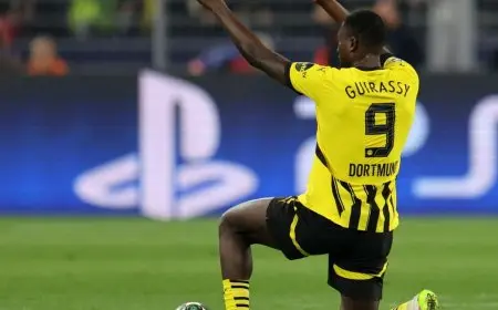 غيراسي يحطم رقم هالاند بتسجيله ضد برشلونة مع دورتموند