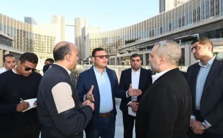 وزير الإسكان يقوم بجولة تفقدية في منطقة الأعمال المركزية والحي السكني الخامس R5 بالعاصمة الإدارية