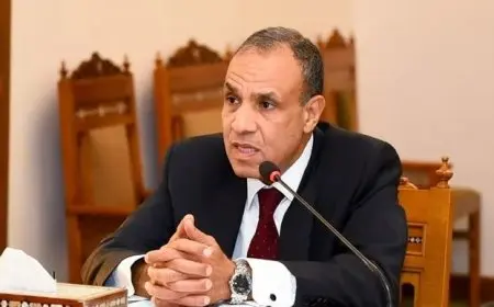 وزير الخارجية والمهاجرين يراقب تقدم خدمة التصديق عبر البريد