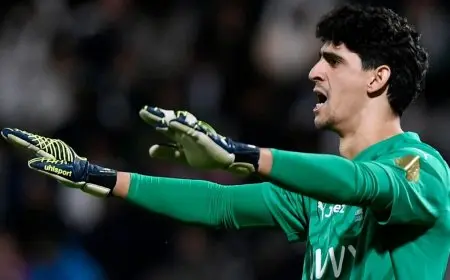 قرار غير متوقع.. جيسوس يستبعد ياسين بونو من مواجهة الهلال والخليج