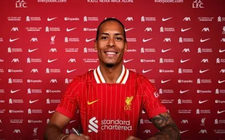 فان دايك ينضم إلى محمد صلاح ويوقع عقداً لمدة عامين مع ليفربول