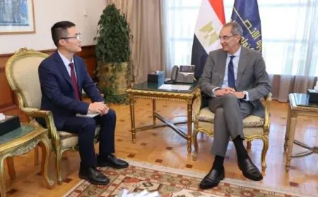 وزير الاتصالات يلتقي برئيس شركة هواوي لبحث سبل التعاون في مجال التحول الرقمي والقدرات الرقمية والذكاء الاصطناعي