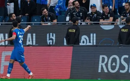 الدوسري يهز شباك الخليج ويعادل رقمه القياسي مع الهلال