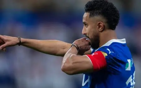 الدوسري يسجل رقمًا شخصيًا ويساهم في فوز الهلال على الخليج