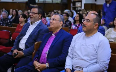 رئيس الطائفة الإنجيلية يحتفل مع أبناء الكنيسة الإنجيلية في عين شمس بمناسبة خميس العهد