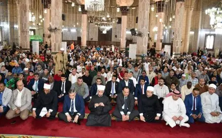 وزير الأوقاف ومحافظ الإسكندرية وسفيرا الكويت وإندونيسيا يحضرون صلاة الجمعة في مسجد أبي العباس بالإسكندرية