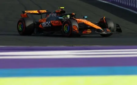 نوريس يتفوق على منافسيه ويتصدر التجارب الحرة في سباق السعودية