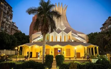 كاتدرائية جميع القديسين تضيء بالأضواء احتفالاً بعيد القيامة المجيد