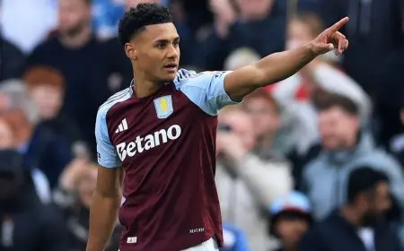 واتكينز يُعادل الرقم القياسي للهداف التاريخي لأستون فيلا بعد 33 ثانية فقط!