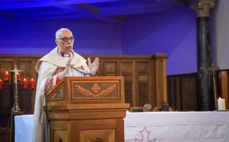 رئيس أساقفة الأسقفية في خطبة العيد: دعوة القيامة لحياة مفعمة بالنور والحرية والتجديد
