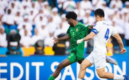 إقصاء لاعبين من أوزبكستان في الشوط الأول من مباراة النهائي لكأس آسيا ضد السعودية