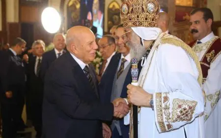 وفد حزب الجبهة الوطنية يحضر قداس عيد القيامة ويُهنئ البابا تواضروس