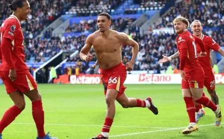 ليفربول يقترب من اللقب العشرين ويدفع ليستر إلى دوري الدرجة الأولى