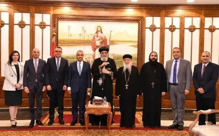 البابا تواضروس الثاني يرحب بوزير الخارجية للتهنئة بمناسبة عيد القيامة