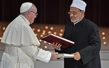 شيخ الأزهر ينعى بابا الفاتيكان: تُوفي بعد حياة كرسها لخدمة الإنسانية
