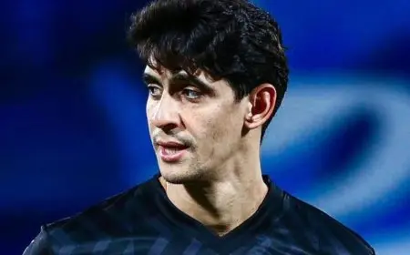 ياسين بونو يتصدى لهجمة منفردة أمام الشباب