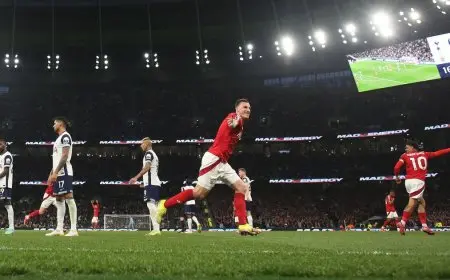 نوتنغهام يتغلب على توتنهام ويعتلي المركز الثالث في الدوري الإنجليزي