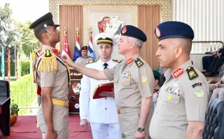 القوات المسلحة تُكرِّم خريجي الدفعة 167 من كلية الضباط الاحتياط