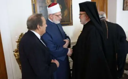 وكيل الأزهر يقدم تعازيه لسفير الفاتيكان في وفاة البابا فرنسيس