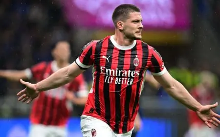 ميلان ينهي الشوط الأول متقدماً على إنتر في نصف نهائي كأس إيطاليا