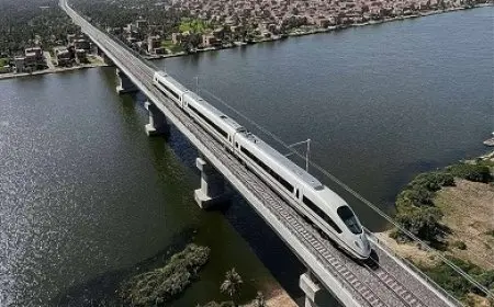 الطرق والكباري: يتوافق مسار الخطين الأول والثاني للقطار مع خطة ممر التنمية التي اقترحها فاروق الباز