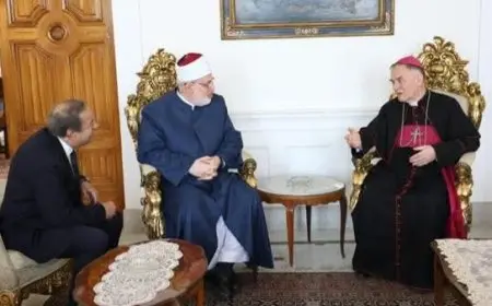 السفير البابوي في مصر يتلقى التعازي في قداسة البابا فرنسيس بمقر سفارة الفاتيكان