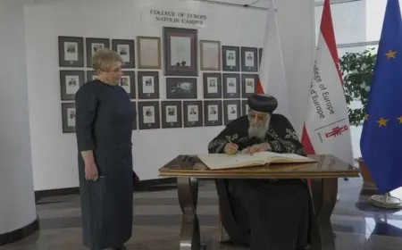 البابا تواضروس الثاني يلقي محاضرة في كلية أوروبا: احبوا أوطانكم وكونوا المدافعين عن الحق