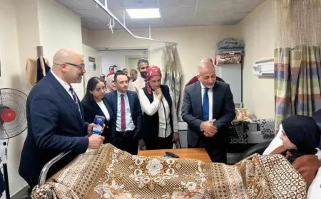 مندوب فلسطين في الجامعة العربية يزور جرحى العدوان الإسرائيلي في معهد ناصر