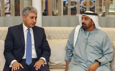 وزير السياحة يناقش مع رئيس هيئة الطيران المدني الإماراتية سبل تعزيز التعاون وزيادة حركة السياحة إلى مصر
