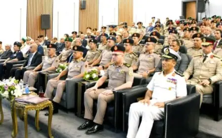 وزير الدفاع يحضر مناقشة البحث الأساسي لمركز الدراسات الاستراتيجية للجيش