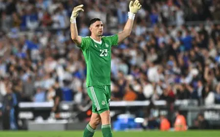 “عرض ضخم” يُقرب بطل العالم من الانتقال إلى دوري روشن السعودي