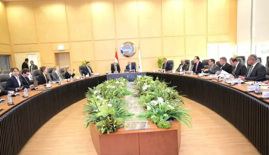 وزير النقل يناقش مع السفير السويدي إعداد الدراسات لخطة تشغيل مشروع الأتوبيس الترددي