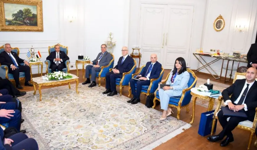 وزير الخارجية: نؤكد التزامنا بتعزيز التعاون مع اليونان في كافة المجالات المشتركة