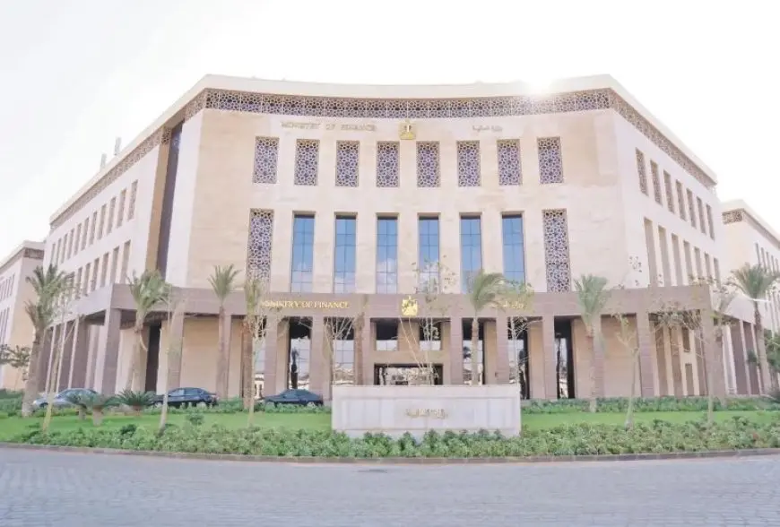 الضغوط على الجنيه وسعر العائد تحدد تدفق الاستثمارات الأجنبية في الأموال الساخنة وسط تصاعد الحرب الاقتصادية