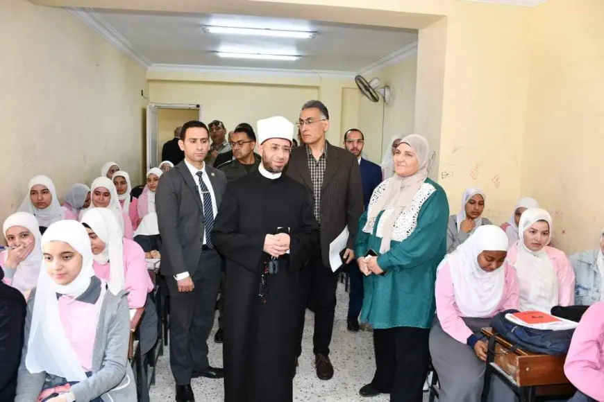 وزير الأوقاف يدعو إلى تطوير شامل لمعهد التمريض وجذب الكفاءات الأكاديمية
