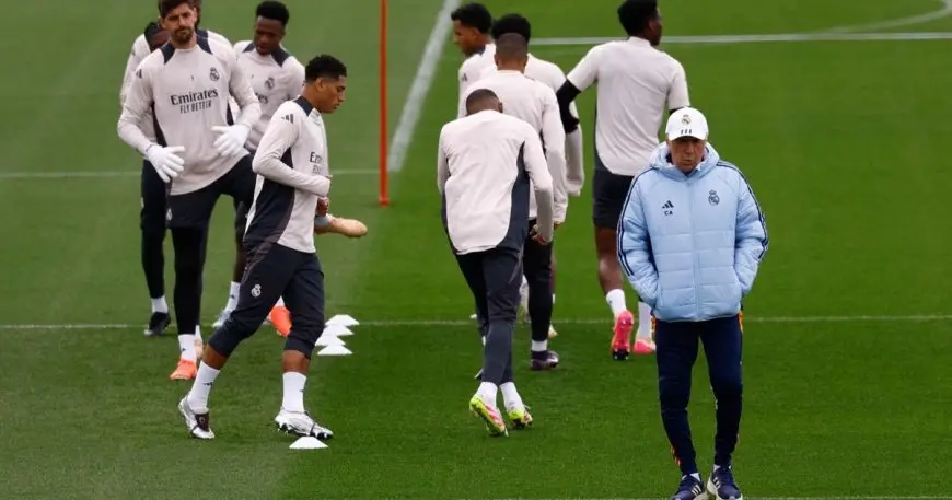 لاعبو ريال مدريد “يفقدون ثقتهم” بأنشيلوتي ويعبرون عن شكواهم لفلورنتينو