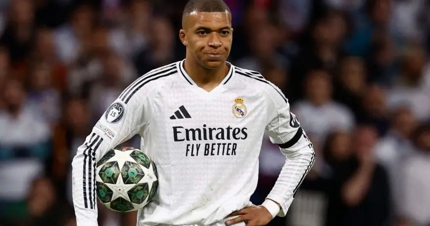 أنشيلوتي يحدد مصير مبابي وميندي في مباراة ريال مدريد أمام خيتافي