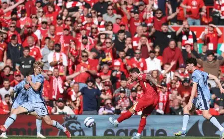 احتفالات مشجعي ليفربول بلقب الدوري تحدث ضجة في المدينة