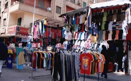 سوق الملابس المستعملة في مصر.. ملاذ للمواطنين وتهديد للصناعات المحلية