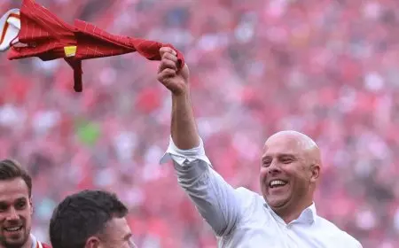 سلوت يكشف عن تهنئة كلوب له بعد فوزهم بلقب الدوري الإنجليزي