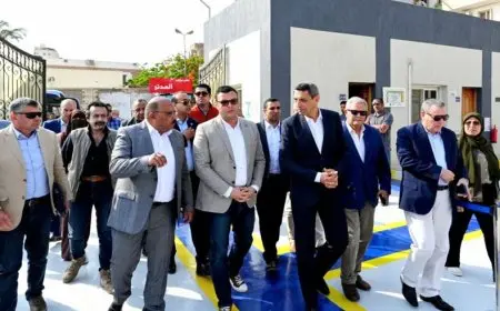 وزير الإسكان يقوم بجولة تفقدية لمحطتي رفع مياه الصرف الصحي في حي السويس