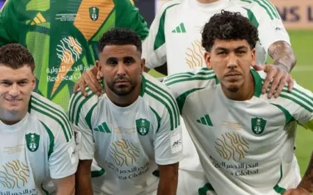 محرز وفيرمينو وميندي يحققون إنجازاً استثنائياً في تاريخ كرة القدم