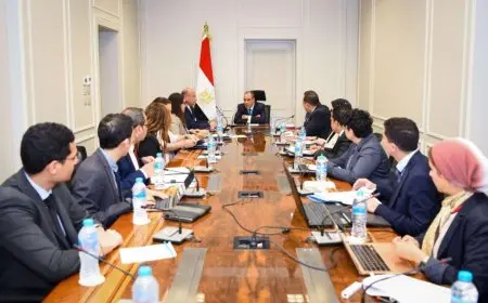 وزير الخارجية يجتمع مع قسم الأمريكتين في الوزارة