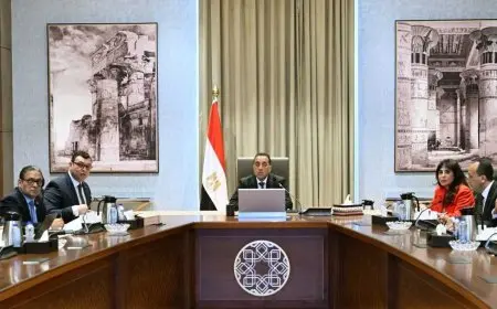 رئيس الوزراء يدخل في اجتماع مثير مع وزير الإسكان لمناقشة ملفات العمل!