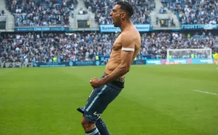 إصابة أحمد حسن كوكا، مهاجم لوهافر، خلال المباراة ضد أوكسير