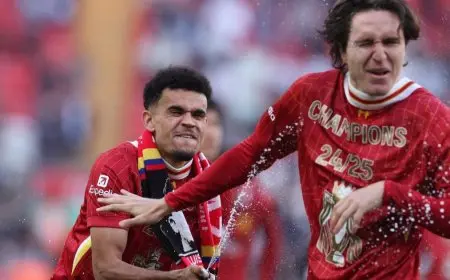 على الرغم من الخسارة الثقيلة بثلاثية، “بديل صلاح” يحتفل بحصوله على الميدالية