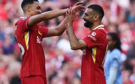 صلاح يودع صديقه أرنولد برسالة مؤثرة ويعبر عن أمله في لقاءهما مستقبلاً