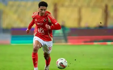 لاعب الأهلي يفاجئ الجميع ويغادر معسكر منتخب الشباب قبل مواجهة تنزانيا!