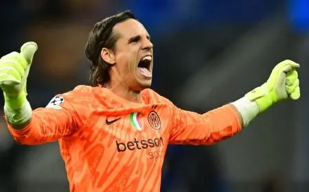 يان سومر حارس إنتر ميلان يتوج كأفضل لاعب في مباراة برشلونة